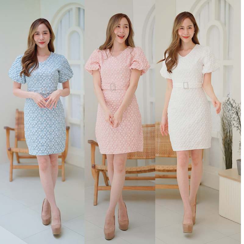 kudapy เดรสสั้นสีชมพู/สีขาว/สีเขียว ลายนูนคอวีมีเข็มขัด