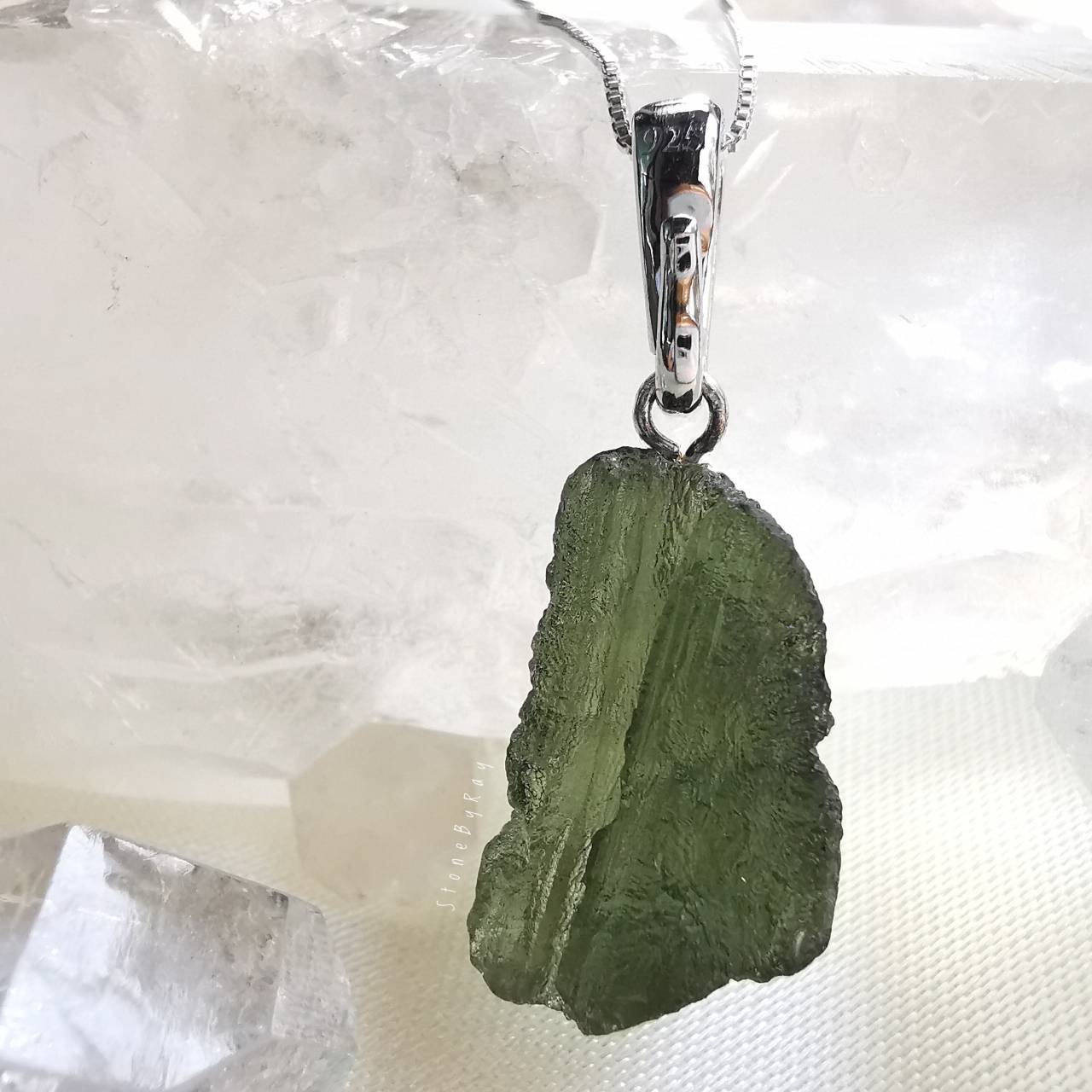สร้อยคอเงินจี้สะเก็ดดาวโมดาไวท์(Moldavite)