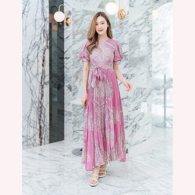 kudapy เดรสยาวสีชมพู/สีกรม กระโปรงอัดพลีทลายโรมัน+เชือก