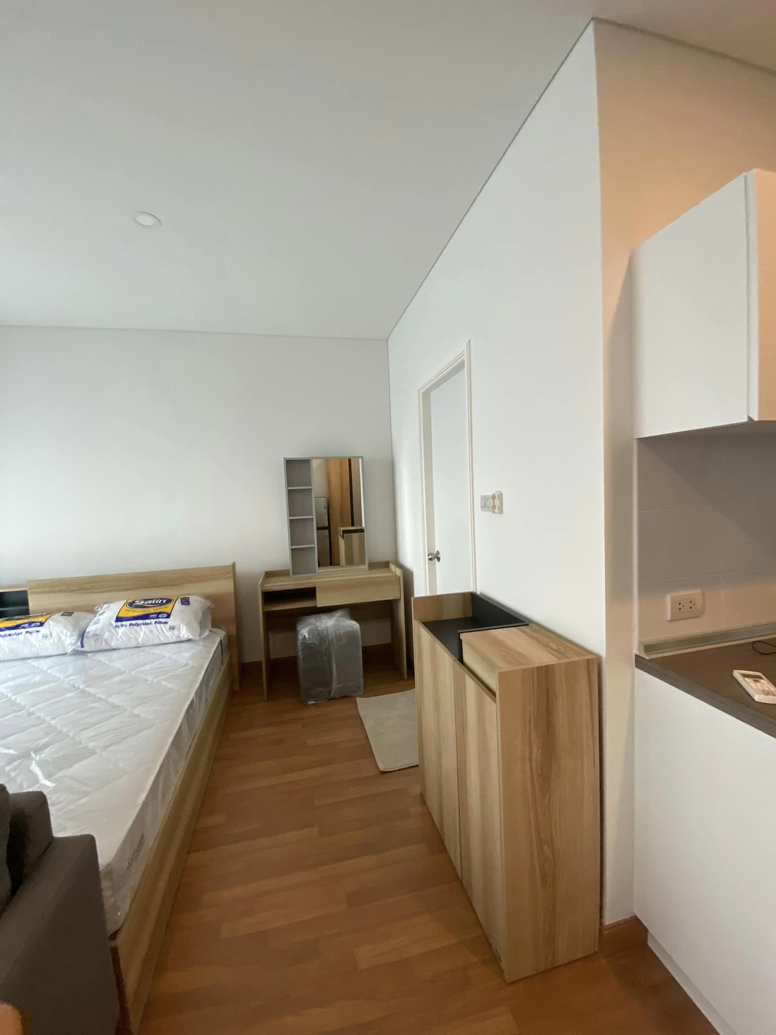 ปล่อยเช่าคอนโด Lumpini Place Rama 3 - Riverine (ลุมพินี เพลส พระราม 3 – ริเวอร์ไรน์) - Studio 1ห้องน้ำ 1ห้องนั่งเล่น - ขนาดห้อง 27 ตรม. ชั้น 15