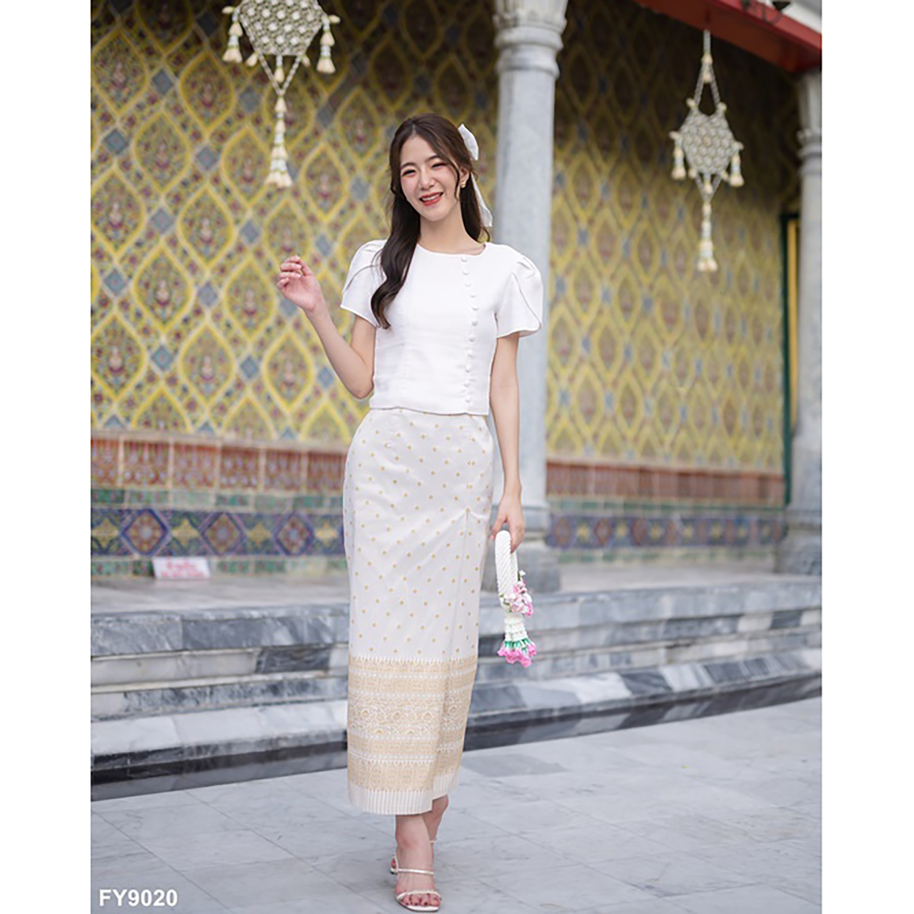 kudapy ชุดเซ็ทเสื้อสีขาว ชุดลิซ่าใส่+กระโปรงลายไทยสีชมพู/สีครีม