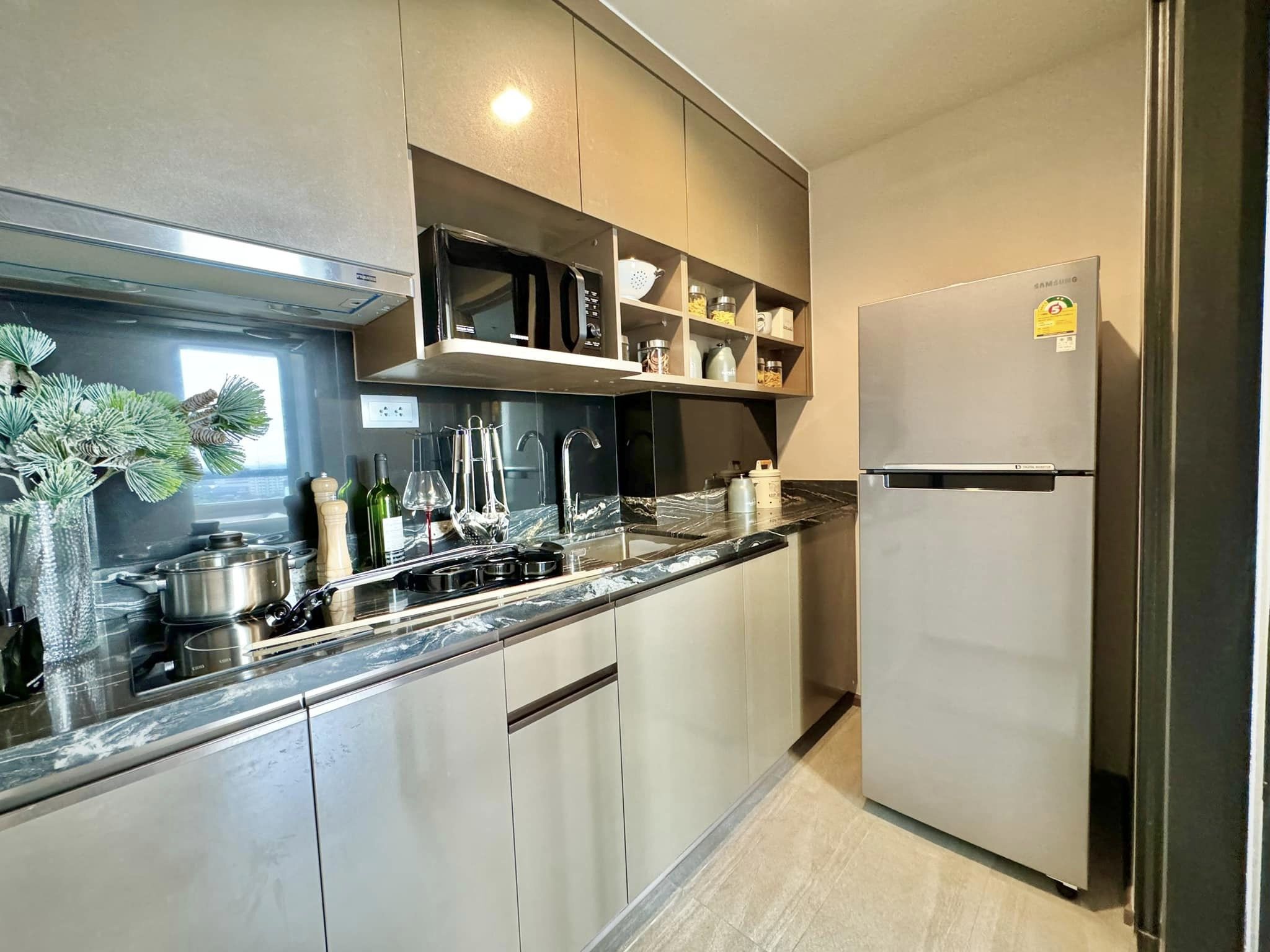 สนใจชมห้องติดต่อได้เลย Line ID: Smile-easy ปล่อยเช่าคอนโด IDEO Q Sukhumvit 36 (ไอดีโอ คิว สุขุมวิท 36) - ห้องใหม่ 1ห้องนอน 1ห้องน้ำ 1ห้องนั่งเล่น - ใกล้ BTS ทองหล่อ - ขนาดห้อง 44.79 ตรม. ชั้น 11 ตึก A