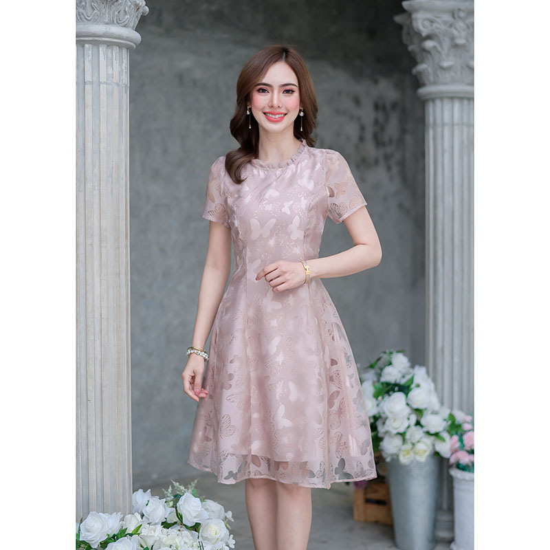 kudapy เดรสสั้นสีชมพูนู้ด/สีม่วง ผ้าแก้ว ทอลายผีเสื้อ สวยหวาน ช่วงคอมีดีเทลจับจีบสวย แพทเทิ้ลตีเกล็ดยาว ใส่แล้วทำให้ดูเอวเพรียวสวย