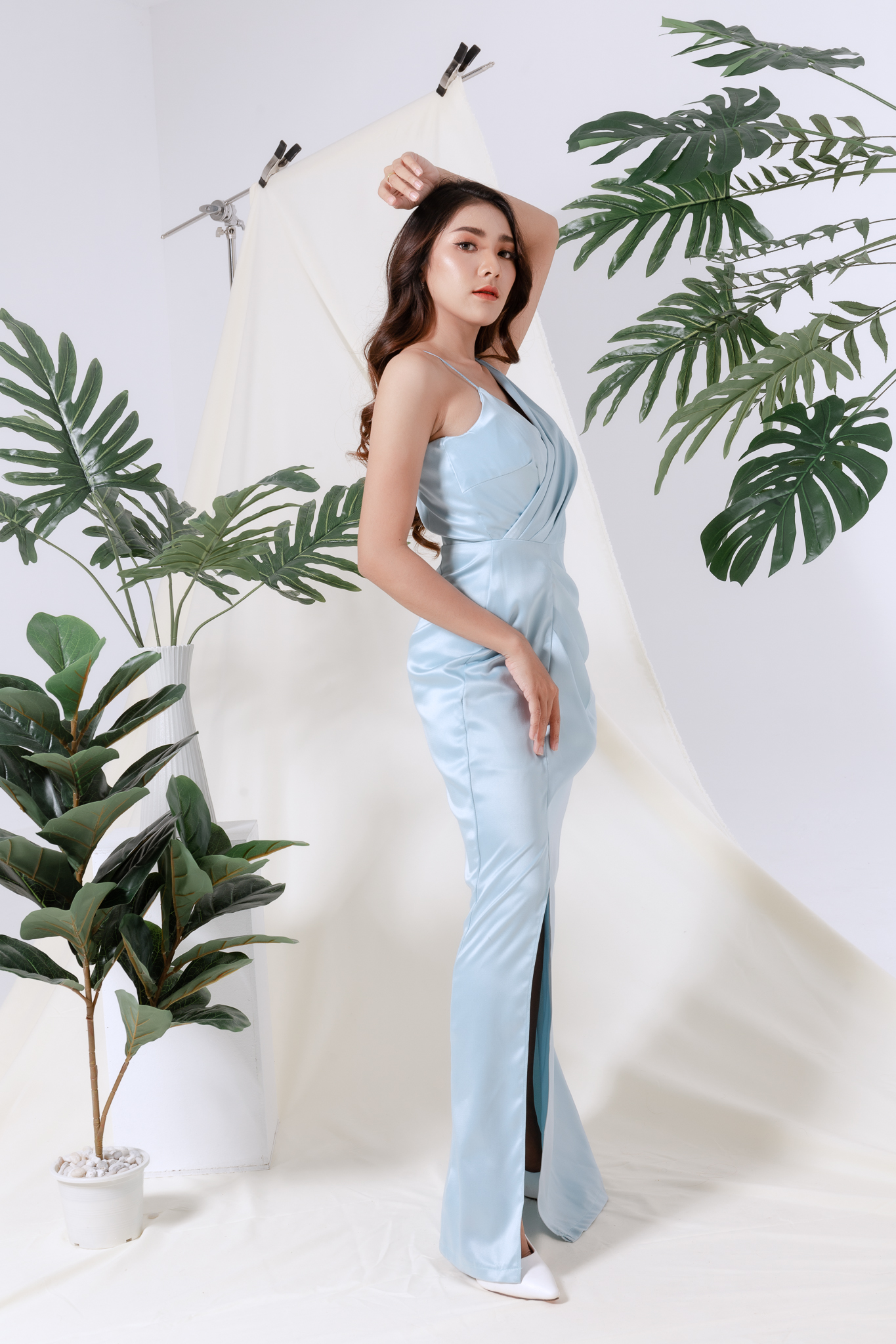 kudapy เดรสยาวใส่ออกงานสีฟ้า ไปงานแต่งงาน สายเดี่ยว เอวจีบข้าง แนวเรียบหรู สวยดูดี ใส่ไปงานแต่งงาน ชุดออกงาน ชุดราตรี