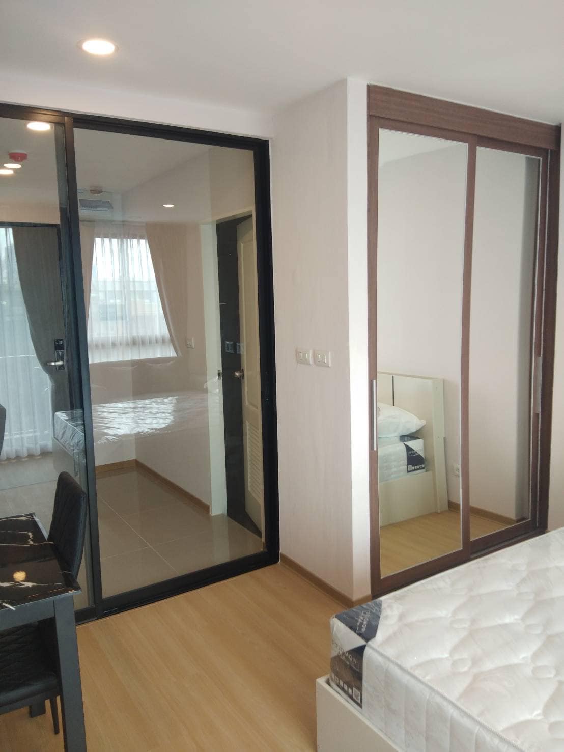 สนใจชมห้องติดต่อได้เลย Line ID: Smile-easy ปล่อยเช่าคอนโด Bangkok Horizon Petchkasem (แบงก์คอก ฮอไรซอน เพชรเกษม) - Stuio 1ห้องน้ำ 1ห้องครัว - ใกล้ MRT เพรชเกษม 48 - ขนาดห้อง 25 ตรม. ชั้น 5