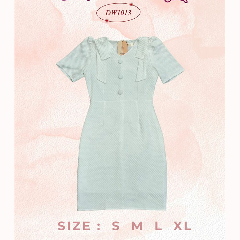 kudapy เดรสสั้นสีขาว/สีชมพู/สีเหลือง ทรงเข้ารูป ประดับโบว์ตรงไหล่ เนื้อผ้าวาฟเฟิลเป็นสาวคิวท์เกิล
