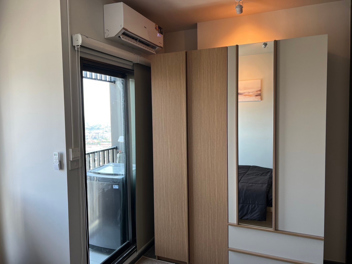 High Rise โซนพื้นที่ BTS วุฒากาศ ให้เช่าห้องแบบ 1ห้องนอน 1ห้องน้ำ คอนโด Rich Point @ BTS Wutthakat (ริชพอยท์ แอท บีทีเอส วุฒากาศ) ขนาดห้อง 26.5 ตรม. ชั้น 30