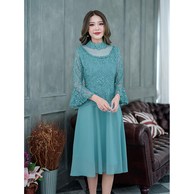 kudapy เดรสสั้นสีชมพูกะปิ/สีเขียว/สีดำ ลูกไม้เงาดีไซน์สวยหรูค่ะ ชุดนี้ด้านบนเป็นผ้าลูกไม้แต่งคอช่วงอกจะเป็นซีทรูเบาๆทรงคอปาด