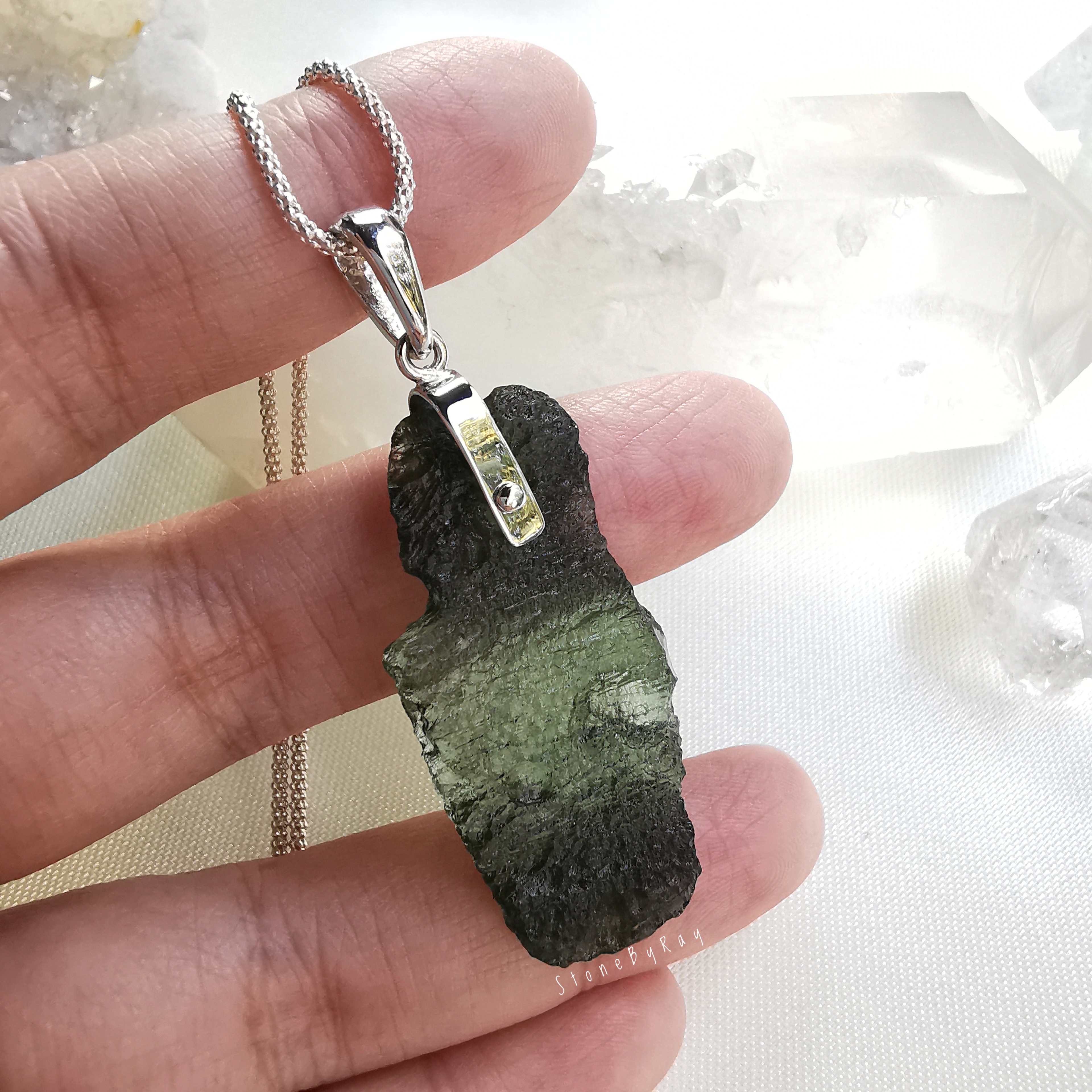 สร้อยคอเงินจี้สะเก็ดดาวโมดาไวท์(Moldavite)
