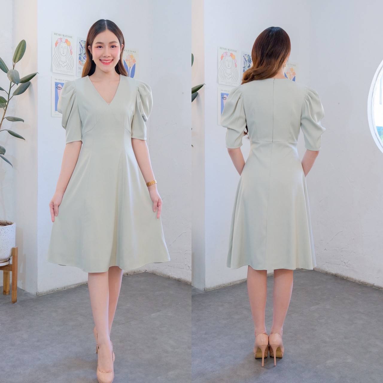 kudapy เดรสสั้นใส่ออกงานสีฟ้า,สีครีมเบจ,สีเขียวมิ้นท์,สีชมพูโอรส เดรสจีบแขนพอง พรางต้นแขนตีเกร็ดข้างเอวคอวีเอวสูง กระโปรงบานพริ้ว