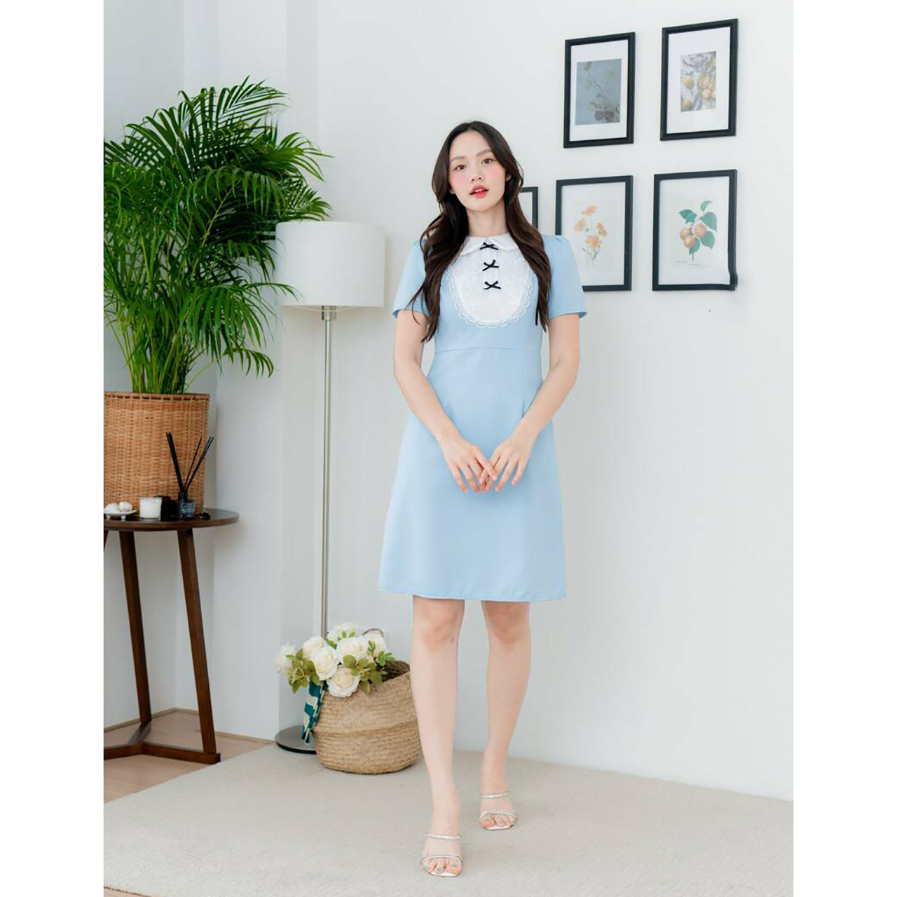 kudapy เดรสสั้นสีสีชมพู/สีฟ้า/สีน้ำตาล คอปกแต่งอกผ้าพื้นเดรสใส่ทำงาน สวยดูดี