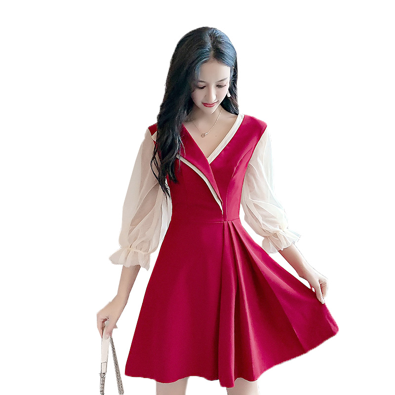 kudapy เดรสสั้นคอวีแขนยาวสีแดงไวน์ แขนชีฟองจั้มปลาย เดรสจับจีบตรงเอวเพิ่มดีเทล แต่งคอปกป้ายหน้า งานสวยมากค่ะ