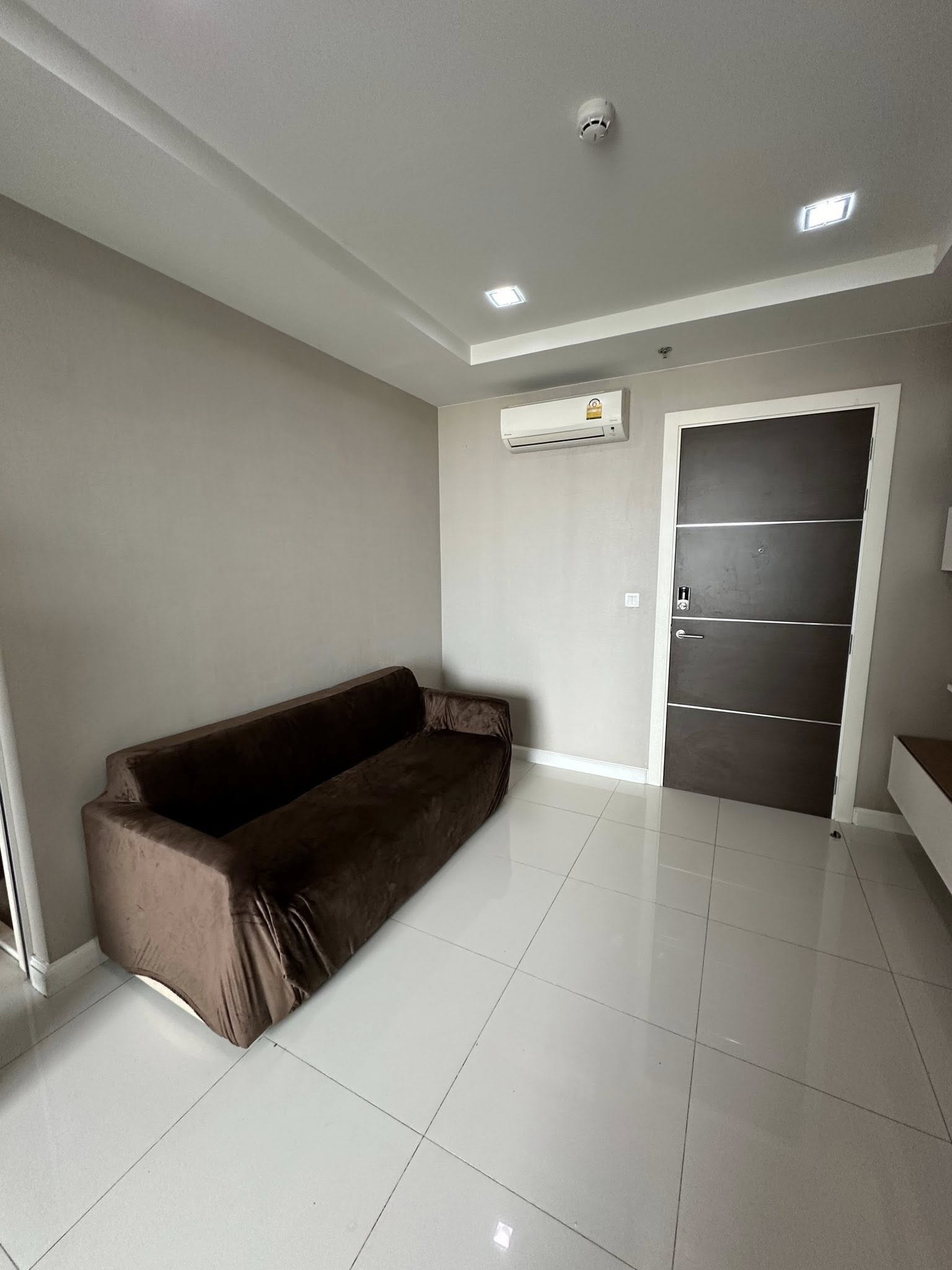 ให้เช่า The metropolis samrong interchange (เดอะ เมโทรโพลิส สำโรง อินเตอร์เชนจ์) 1 นอน 1น้ำ ขนาด 35 ตรม. ตึก A ชั้น 18 ราคา 13,000