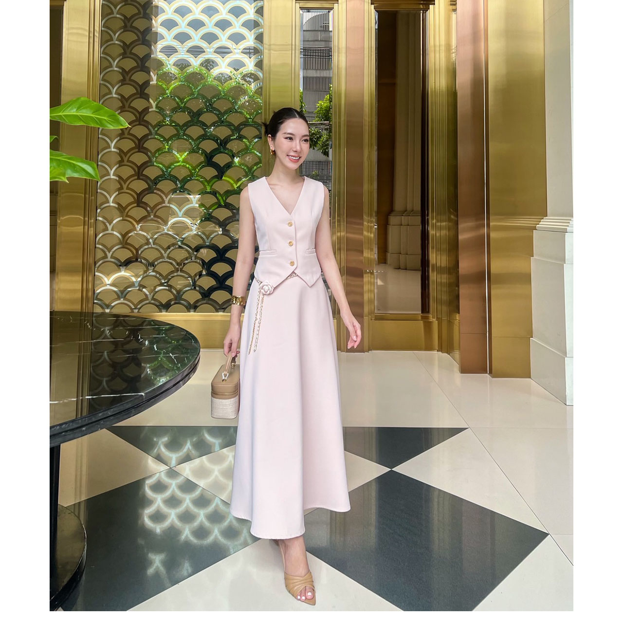 kudapy เซ็ท 3 ชิ้น เสื้อ Vest+กระโปรงยาว+เข็มขัด เสื้อกับกระโปรงเราใช้ผ้าเดียวกัน มีเชือกผูกด้านหลังเพื่อปรับ