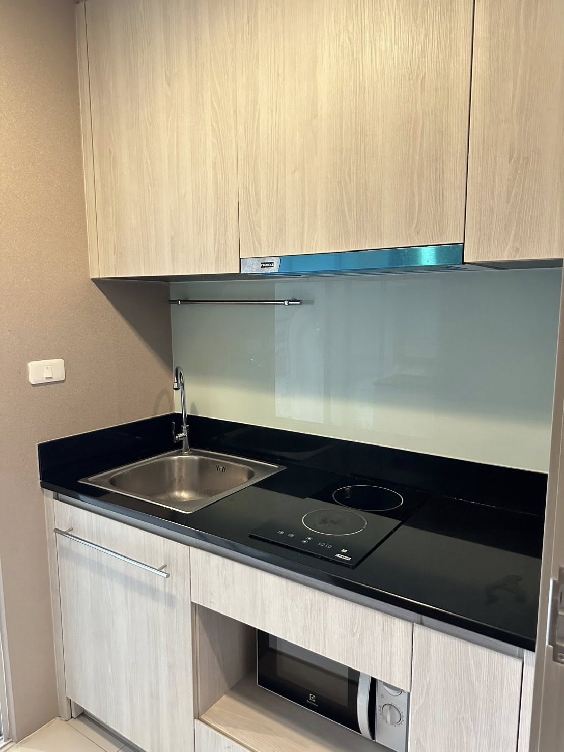 ให้เช่าคอนโด Niche Mono Ramkhamhaeng (นิช โมโน รามคำแหง) โซน รถไฟฟ้า MRT รามคำแหง 34 ห้องแบบ 1ห้องนอน / 1ห้องน้ำ / โซนครัวปิด ขนาดห้อง 30 ตรม. ชั้น 21 ตึก A