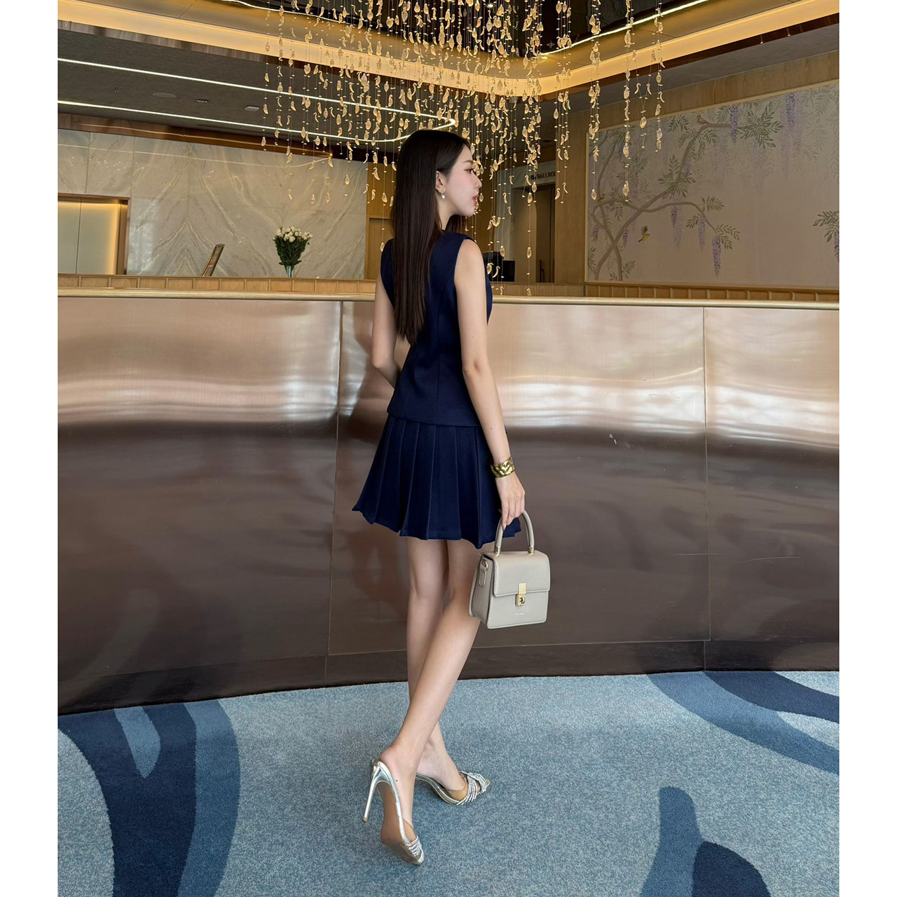 kudapy set เสื้อแขนกุด แต่งกระดุมสีทองเม็ดใหญ่ด้านหน้า(กระดุมทองเย็บติด ด้านใน มาพร้อมกับกระโปรงแต่งจีบ