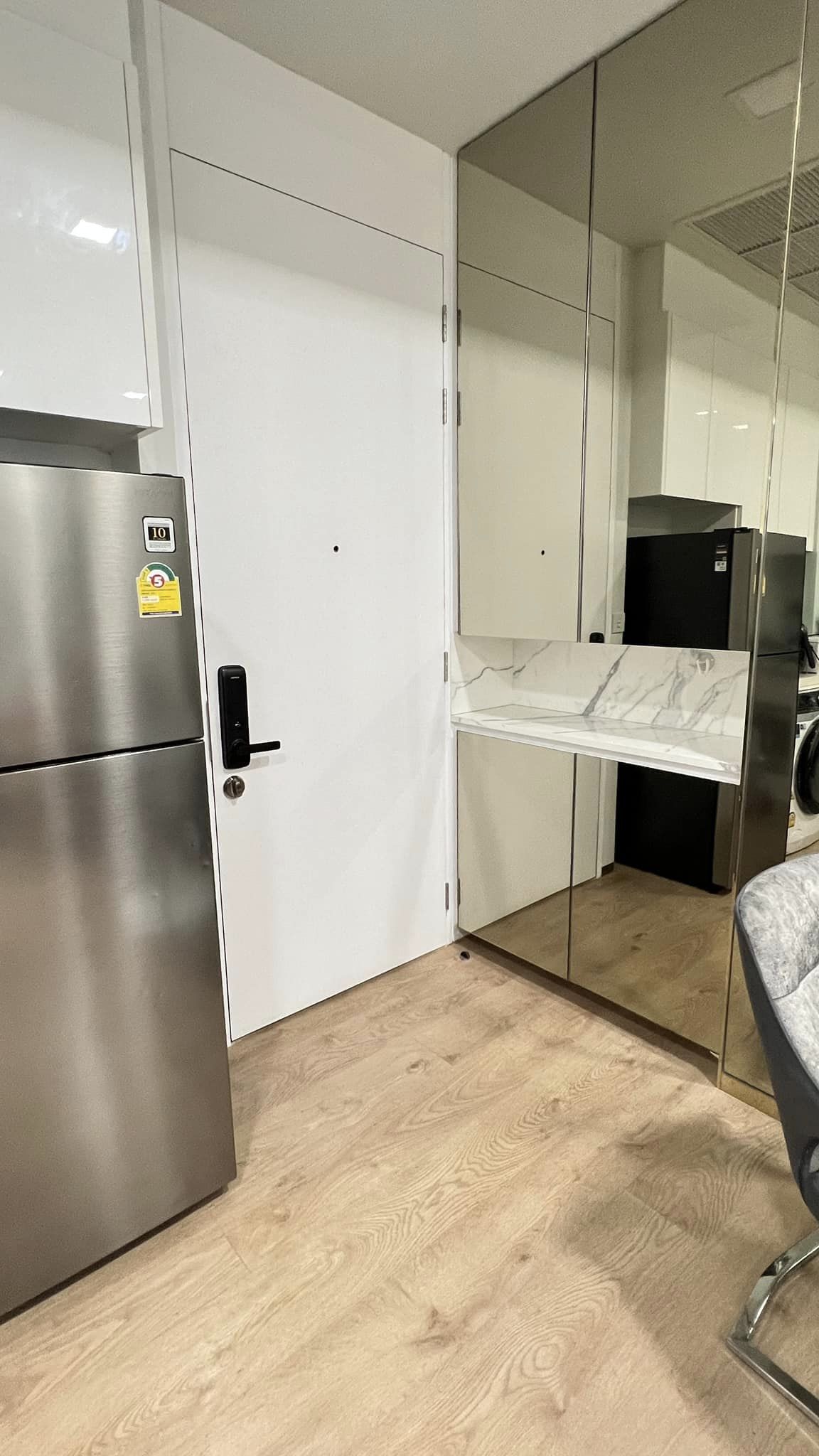 ปล่อยเช่าคอนโด โนเบิล บี 19 (Noble BE19) - 2ห้องนอน 2ห้องน้ำ 1ห้องนั่งเล่น - ใกล้ BTS อโศก MRT สุขุมวิท / Terminal 21 - ขนาดห้อง 61 ตรม. ชั้น 4