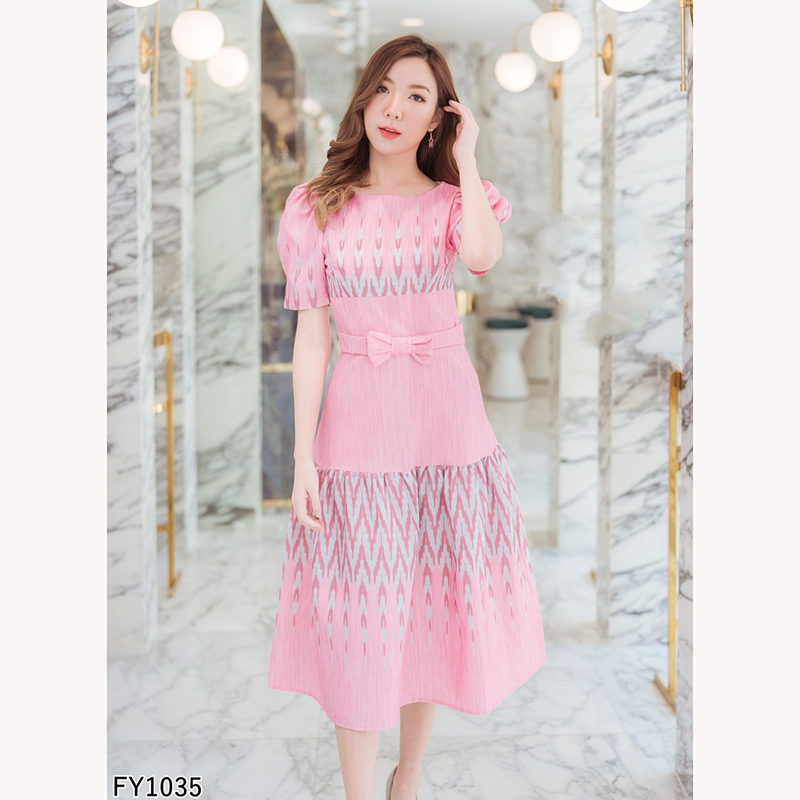 kudapy เดรสผ้าไทยยาวคลุมเข่าสีกรม/สีชมพู คอกลมแขนตุกตา ติดโบว์รัดเอวลายไทยสวยใส่สบายดูดี ซับหลังอย่างดี