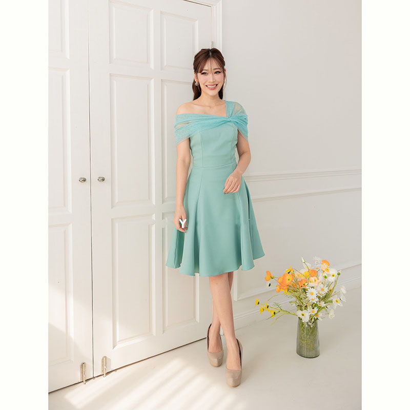 kudapy เดรสสั้นสีเขียว/สีฟ้า/สีกรม พรางช่วงแขนแบบดีงามไม่เยอะไป กระโปรงบาน ทรงน่ารักมาก แถมพรางสะโพกได้ด้วย