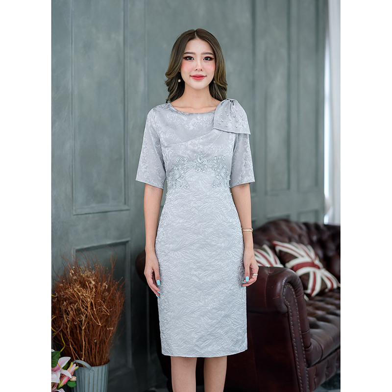 kudapy เดรสสั้นสีโอรส/สีเทา งานผสมผสานสองเนื้อผ้าและดีไซน์สวยหรุหรา ช่วงกระโปรงเป็นงานผ้า Jacquard ช่วงบนเป็นผ้า silk เนื้อเบานิ่มเงาเย็บ