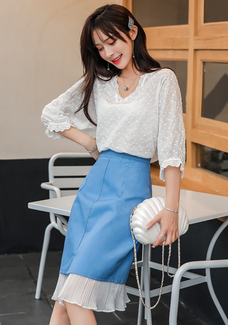 ชุดเซ็ท 2 ชิ้น เสื้อลูกไม้ฉลุสีขาว+กระโปรงสีฟ้าแต่งระบาย ทรงน่ารักมากๆๆค่ะ M L