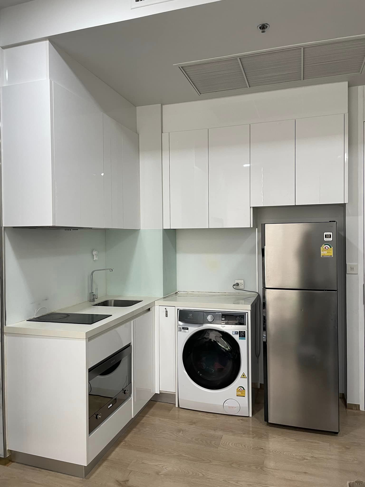 ปล่อยเช่าคอนโด โนเบิล บี 19 (Noble BE19) - 2ห้องนอน 2ห้องน้ำ 1ห้องนั่งเล่น - ใกล้ BTS อโศก MRT สุขุมวิท / Terminal 21 - ขนาดห้อง 61 ตรม. ชั้น 4