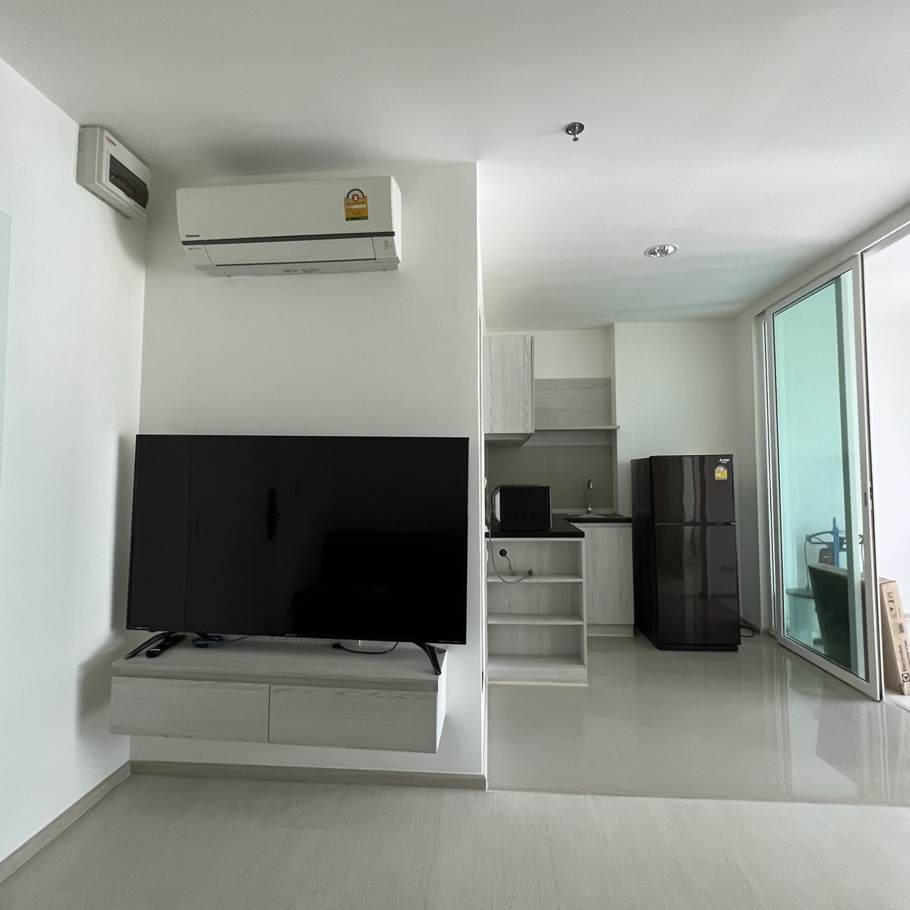 ให้เช่าห้อง 1 Bed Room Plus เครื่องใช้ไฟฟ้าครบ สอบถามแอด Line ID : Smile-easy ที่ Aspire Erawan