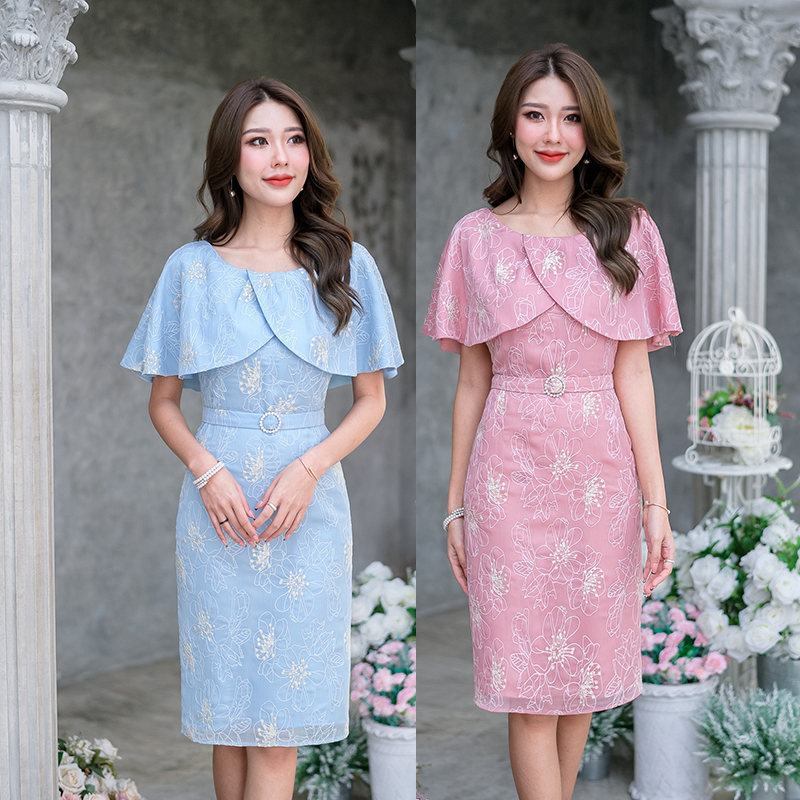 kudapy เดรสสั้นสีชมพู/สีฟ้า คลุมไหล่ดีไซน์เก๋ งานผ้าหวานๆ เนื้อผ้าเป็นปักลายดอกไม้ตามรูปเลย