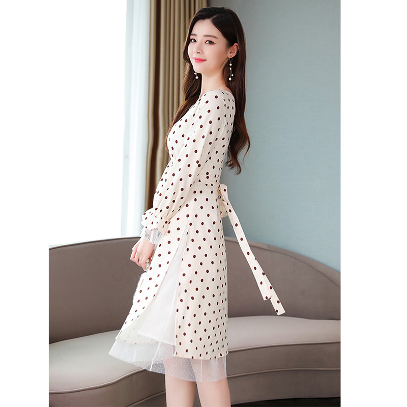 kudapy ชุดเดรสสีครีมผ้าโพลีเอสเตอร์ผสมลายจุดสีน้ำตาล แขนยาว M L