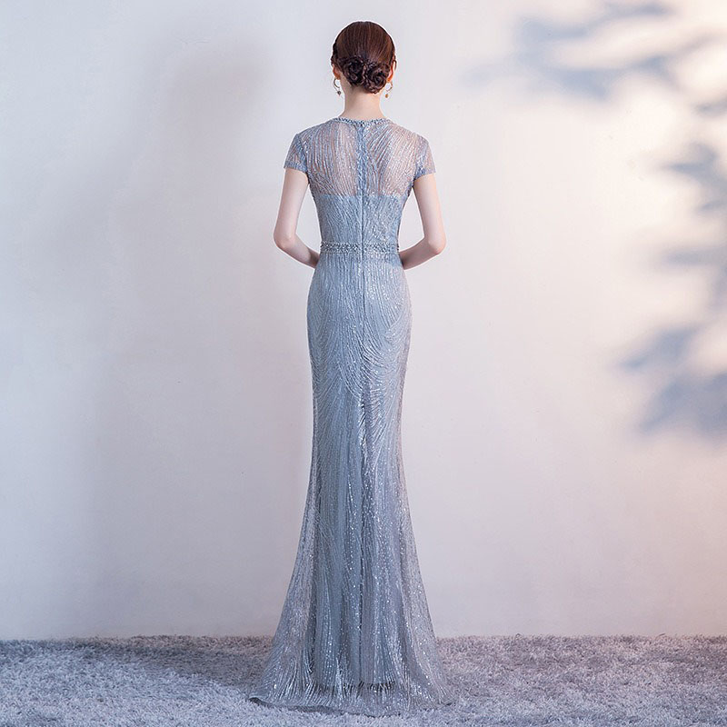 kudapy ชุดราตรียาวสีเทาเงิน/สีแดง เดรสออกงานยาวช่วงปกปักคริสตรัล แขนสั้น กระโปรงทรงหางปลา สวยหรูดูแพง เหมาะสำหรับใส่เป็นชุดราตรี ชุดออกงาน ชุดไปงานแต่ง