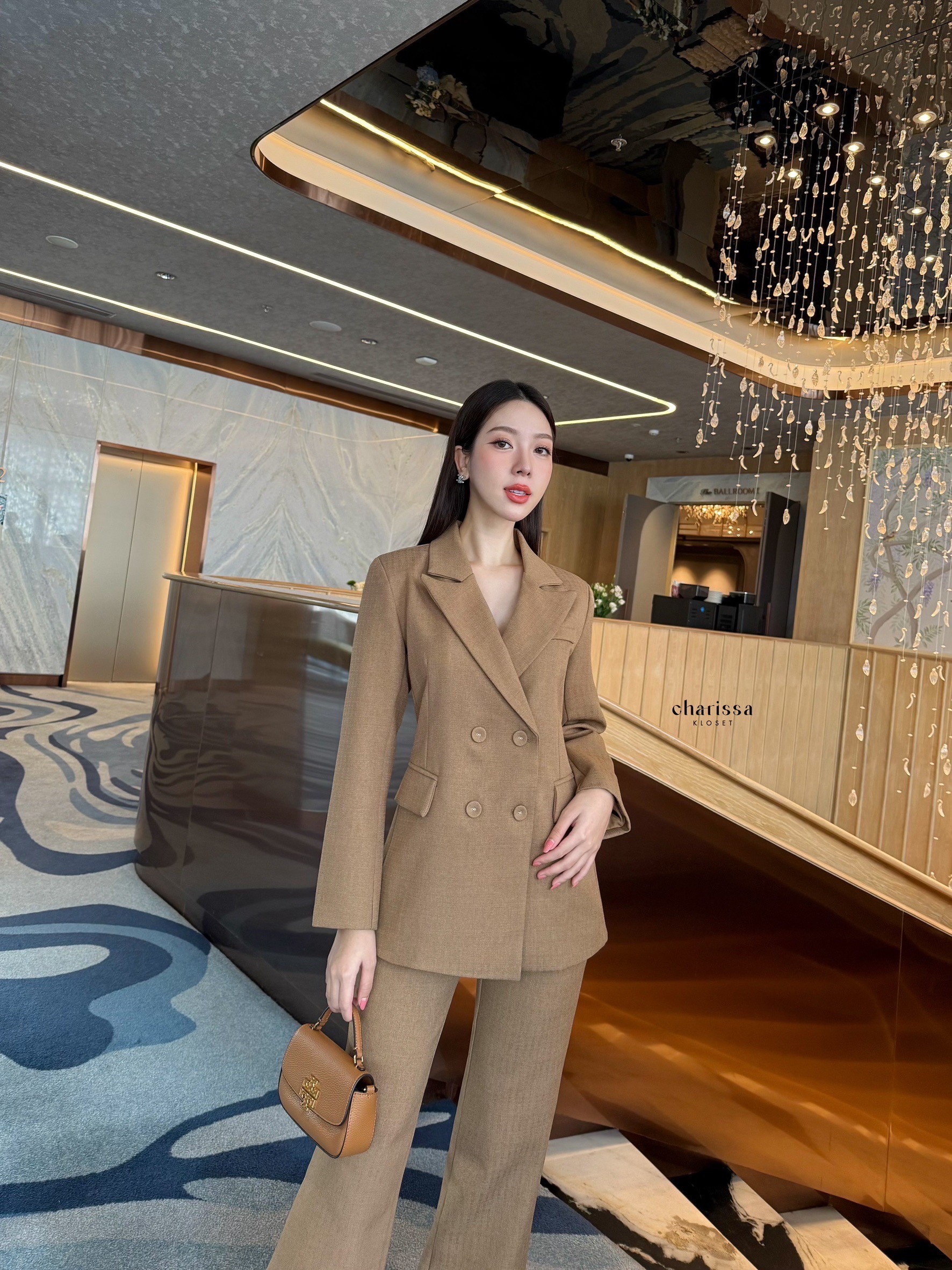 kudapy เซ็ทสูท ผ้าทอชนิดพิเศษ ยับยาก อัดกาวทั้งชุด เสื้อสูททรงทันสมัยออกออกแบบให้มีทรงยาวเข้ารูป