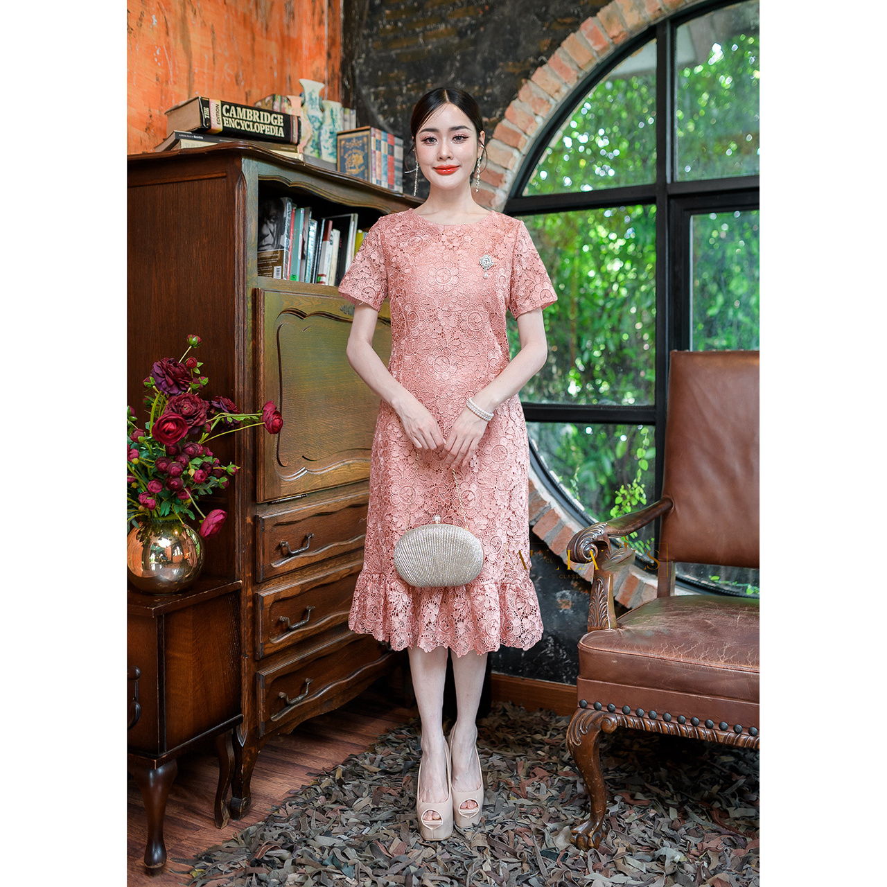 kudapy เดรสสั้นสีโอรส/สีฟ้า ลูกไม้ปาด้าคอตตอน ผ้าทอลาย แต่ด้วยเนื้อผ้าลูกไม้ทำให้ดูหรูหรา