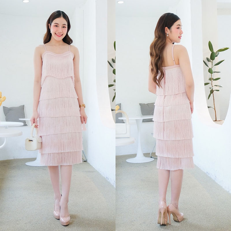 kudapy kudapy เดรสสั้นสีขาว/สีกรม/สีแดง/สีชมพู สายเดี่ยวทรงตรง ช่วงบ่าปรับไหล่ได้ เนื้อผ้าไหมญี่ปุ่น เงาลื่น ทอแน่นไม่ร่วงหลุด