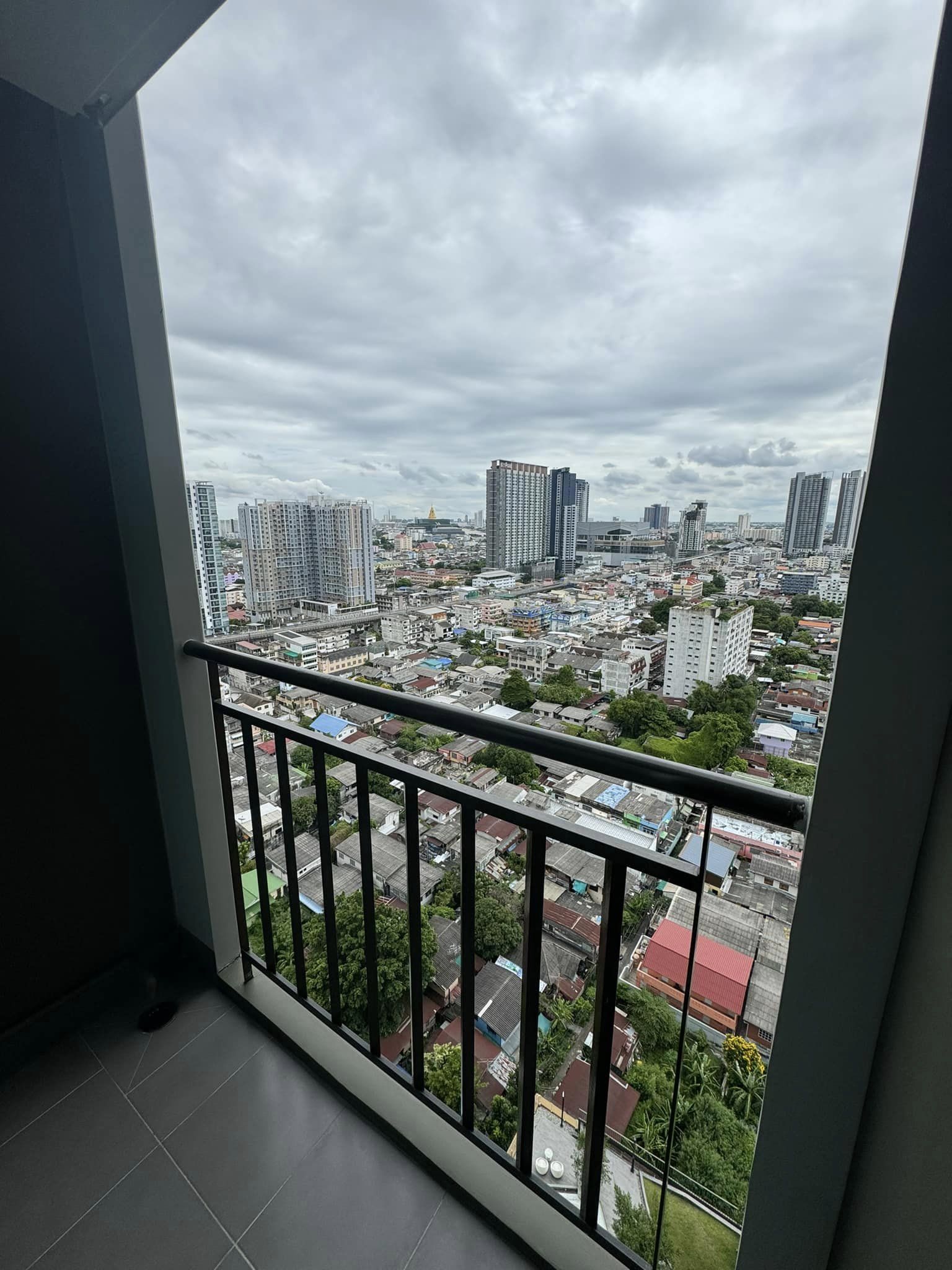 สนใจชมห้องติดต่อได้เลย Line ID: Smile-easy ปล่อยเช่าคอนโด ลุมพินี เพลส เตาปูน อินเตอร์เชนจ์ (Lumpini Place Taopoon Interchange) - Studio 1ห้องน้ำ - ใกล้ MRT เตาปูน - ขนาดห้อง 24 ตรม. ชั้น 24