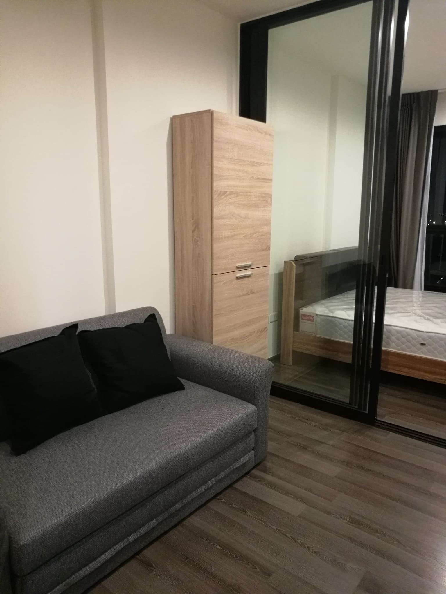 สนใจชมห้องติดต่อได้เลย Line ID: Smile-easy ปล่อยเช่าคอนโด The Base Park West Sukhumvit 77 (เดอะ เบส พาร์ค เวสต์ สุขุมวิท 77) - 1ห้องนอน 1ห้องน้ำ 1ห้องนั่งเล่น 1ห้องครัว - ใกล้ BTS อ่อนนุช - ขนาดห้อง 26 ตรม. ชั้น 36