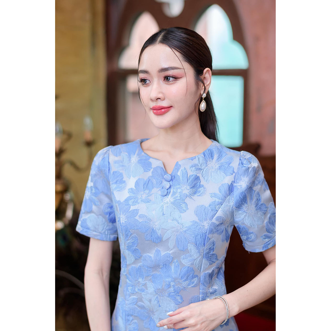 kudapy เดรสสั้นสีฟ้า/สีม่วงดำ/สีดำ แขนสั้น ผ้าทอเนื้อนิ่ม ลายทอดอกไม้3D โทนดอกไม้ใน 1 ดอกทอลายไล่สีถึง 3 เฉด