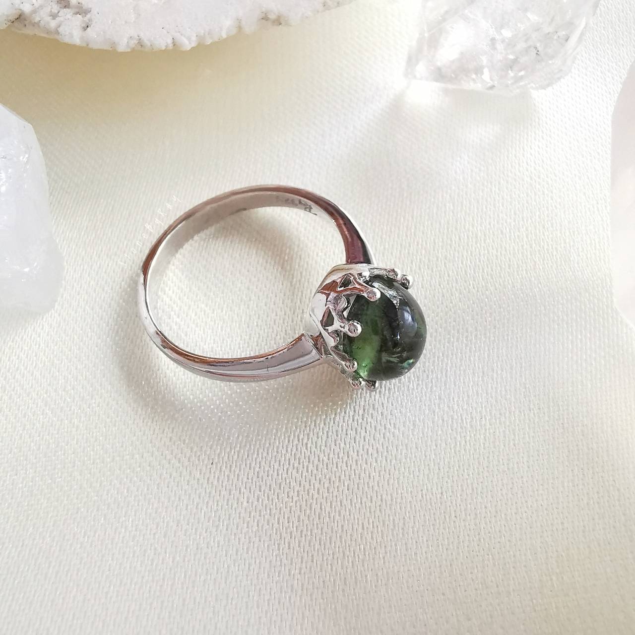 แหวนเงินสะเก็ดดาวโมดาไวท์(Moldavite)