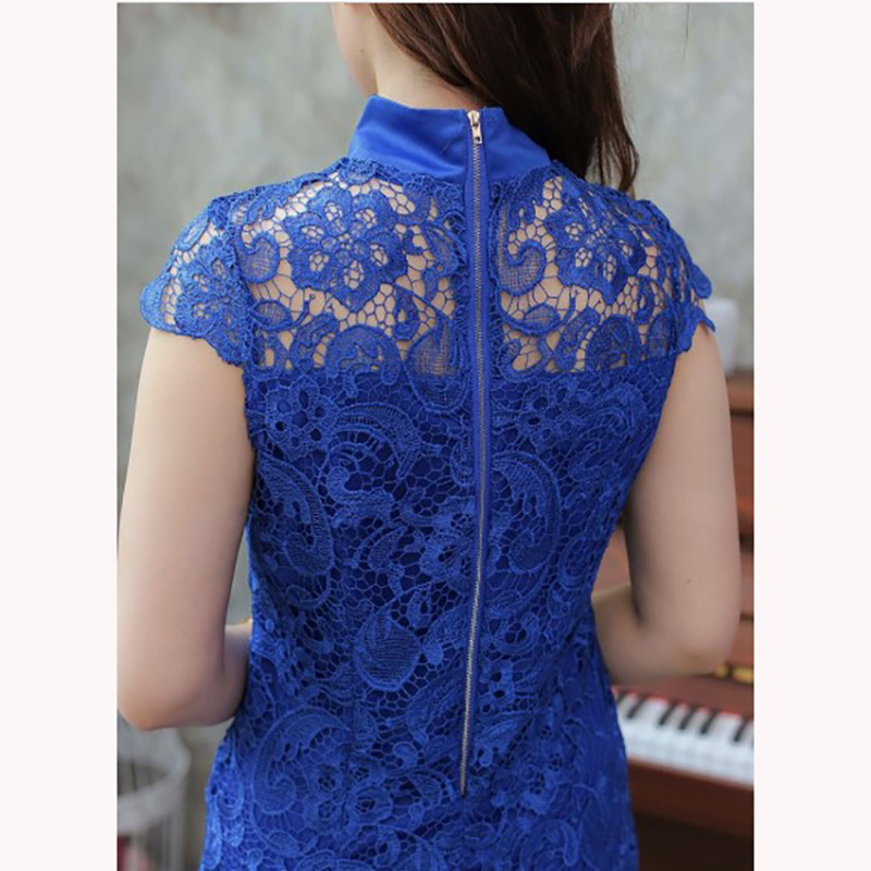 kudapy เดรสลูกไม้สีน้ำเงิน/สีชมพู คอจีน อกไหล่ซีทรู มีซับในในตัว ซิบสีทองด้านหลัง