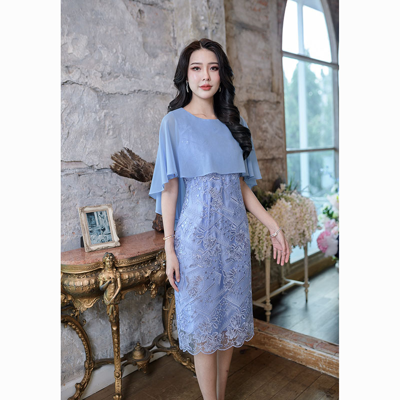 kudapy เดรสสั้นสีชมพู/สีฟ้า ผ้าลูกไม้ปักเลื่อมผ้าลายสวยลูกไม้ปักลายอย่างดี ดีไซน์ชุดเก๋มากๆ เป็นคลุมไหล่ด้านหลังยาวถึงเอว