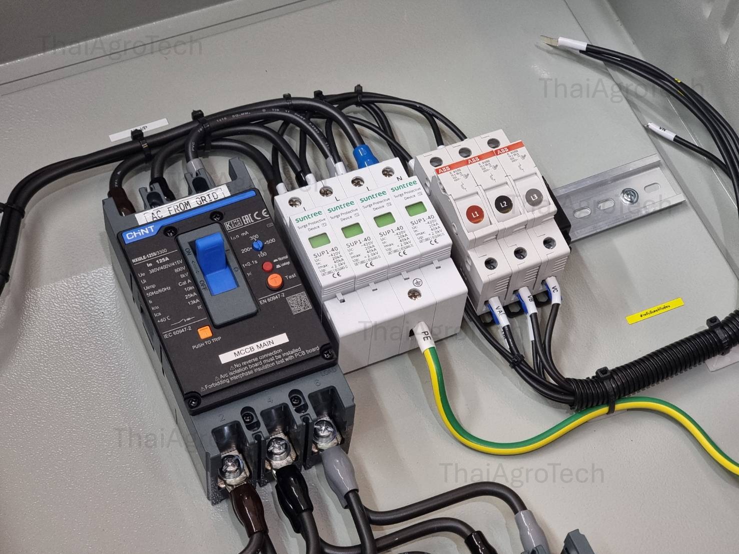 ตู้คอมบายเนอร์ เบรคเกอร์ เอซี (AC) สำหรับระบบโซล่าเซลล์ 2วงจร เข้า2ออก1 (อินเวอร์เตอร์ 2ตัว) AC Switch Box (CB Box) 2Inverter 2 IN 1 OUT