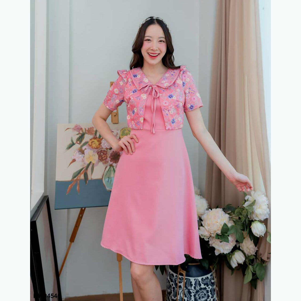 kudapy เดรสสั้นสีชมพู/สีม่วง/สีเหลือง ผ้าพื้นกั๊กลายดอกผูกโบว์