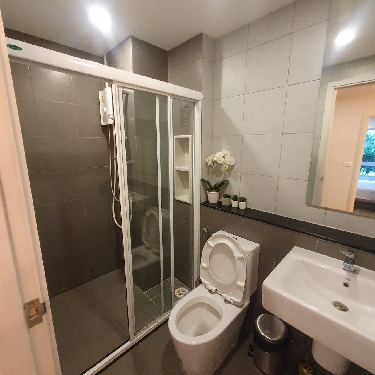 ปล่อยเช่าคอนโด Elio Del Moss Phaholyothin 34 (เอลลิโอ เดล มอสส์ พหลโยธิน 34) - เดินลงสระว่ายน้ำได้เลย 1ห้องนอน 1ห้องเอนกประสงค์ 1ห้องน้ำ 1ห้องนั่งเล่น - ใกล้ BTS เสนานิคม / เกษตร - ขนาดห้อง 35 ตรม. ชั้น 1 ตึก A