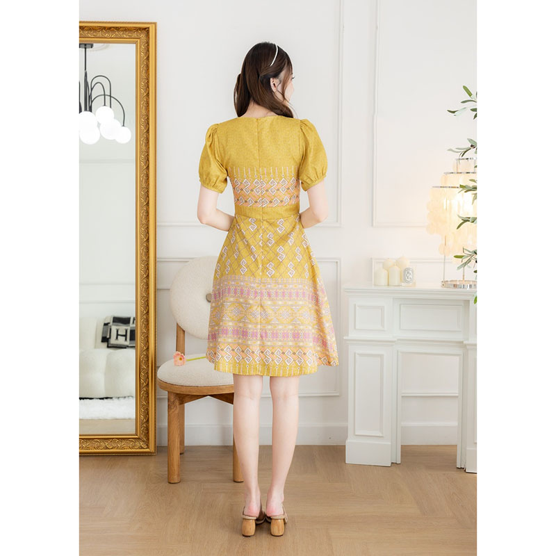 kudapy เดรสสั้นสีขาว/สีเหลือง/สีม่วงอมชมพู/สีแดง ผ้าไทยทรงบานโบว์เอว
