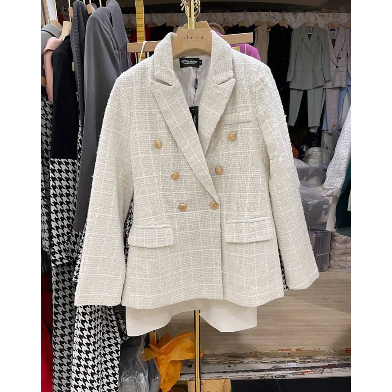 kudapy เสื้อคลุมสีขาว เสื้อคลุมผ้าทวิต over size กระดุมทอง มีซับในทั้งตัว กระเป๋าจริง