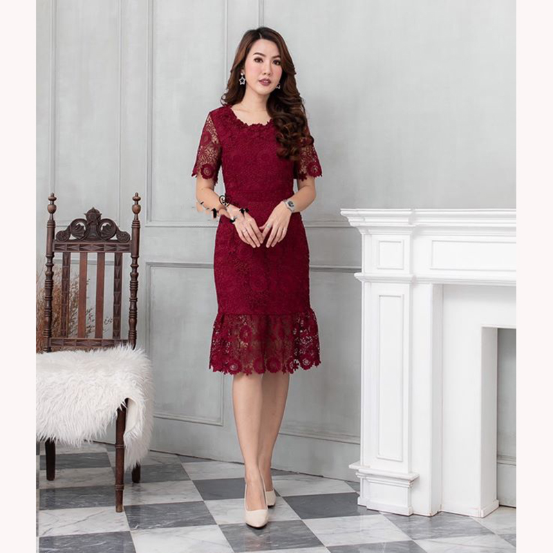 kudapy เดรสลูกไม้สีชมพู/แดงเข้ม แขนสั้น ระบายชายกระโปรง เนื้อผ้าลุกไม้ทอลายดอกไม้ สวยมากค่ะ มีซับในในตัวเนื้อดี