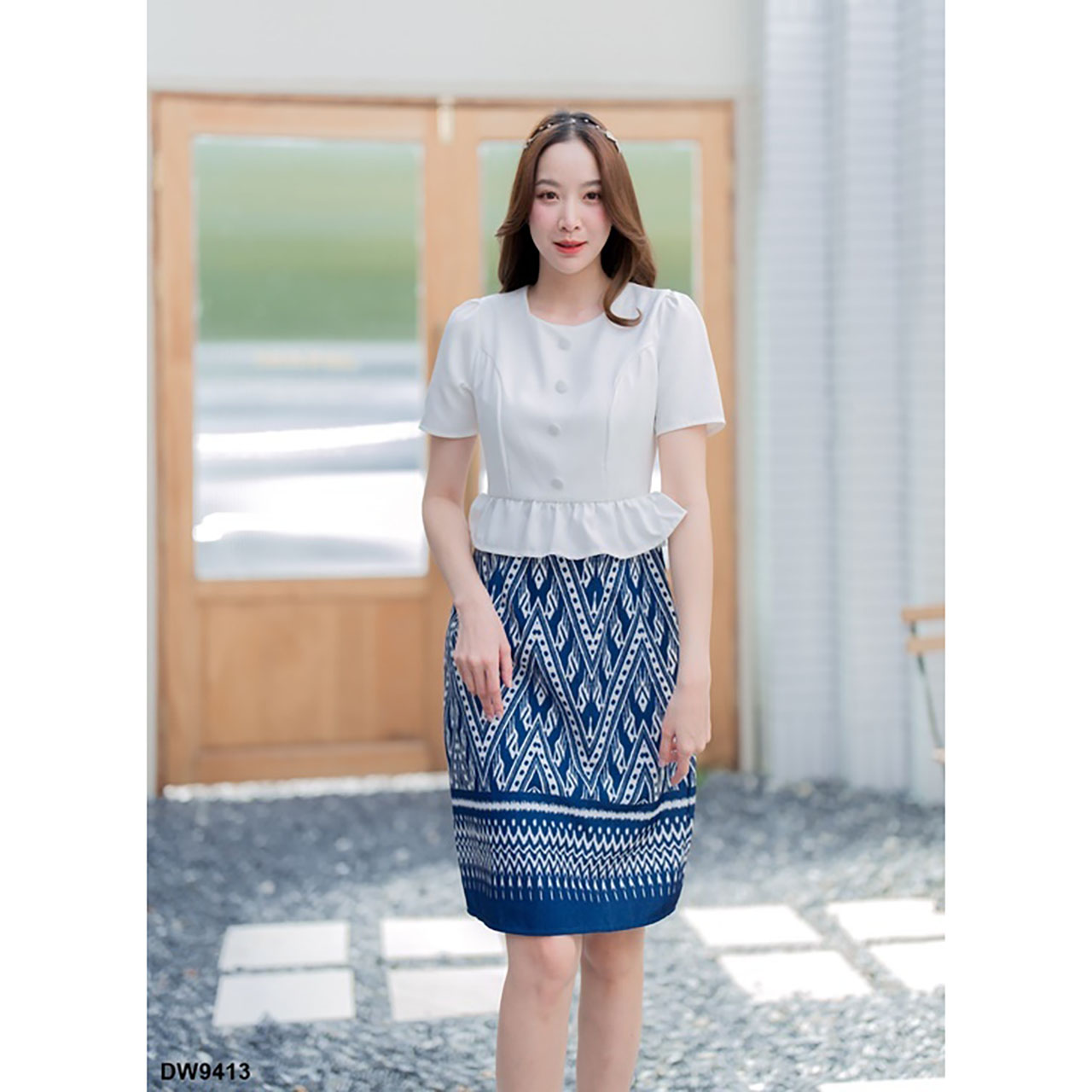 kudapy เดรสสั้นสีม่วง/สีชมพุ/สีกรม กระโปรงลายไทยชายเสื้อระบายแต่งกระดุม