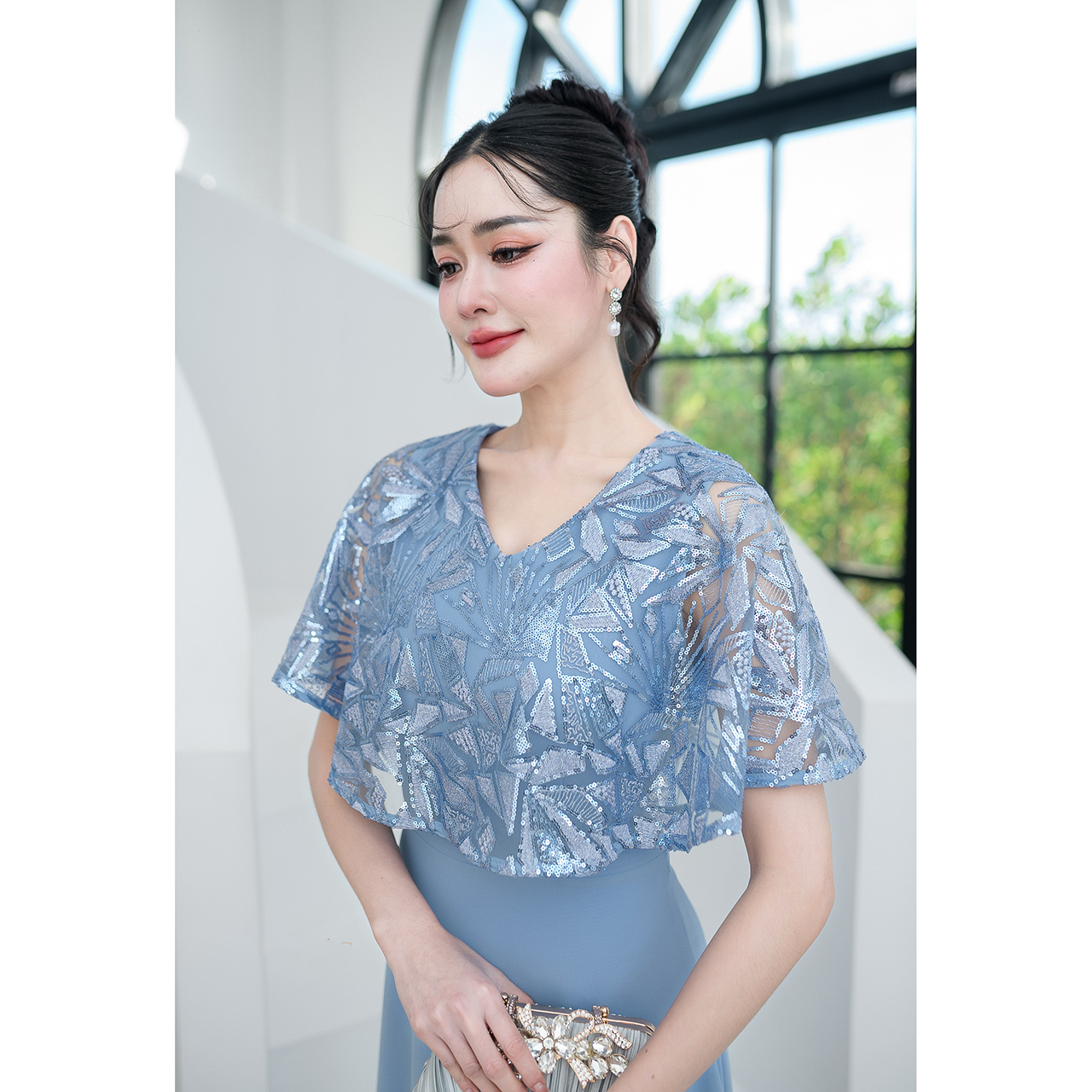 kudapy แม็กซี่เดรส คลุมไหล่หรูหรา ตัวเดรสเป็นงานผ้าชีฟอง ผ้าลูกไม้เลื่อม