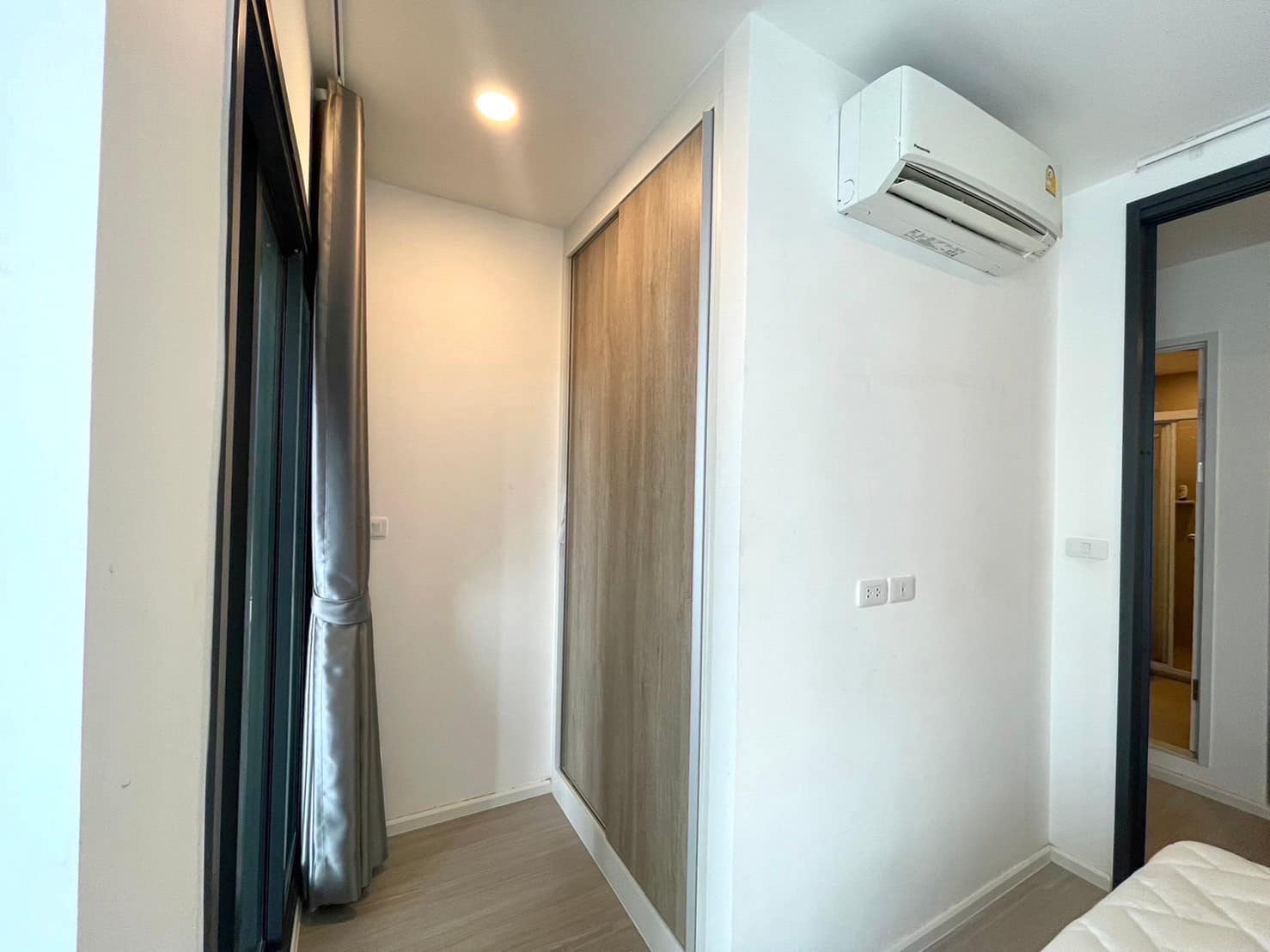 ปล่อยเช่าคอนโด Denim Jatujak (เดนิม จตุจักร) - 1ห้องนอน 1ห้องน้ำ 1ห้องนั่งเล่น - ใกล้ BTS หมอชิต MRT จตุจักร - ขนาดห้อง 27.7 ตรม. ชั้น 5 ตึก A