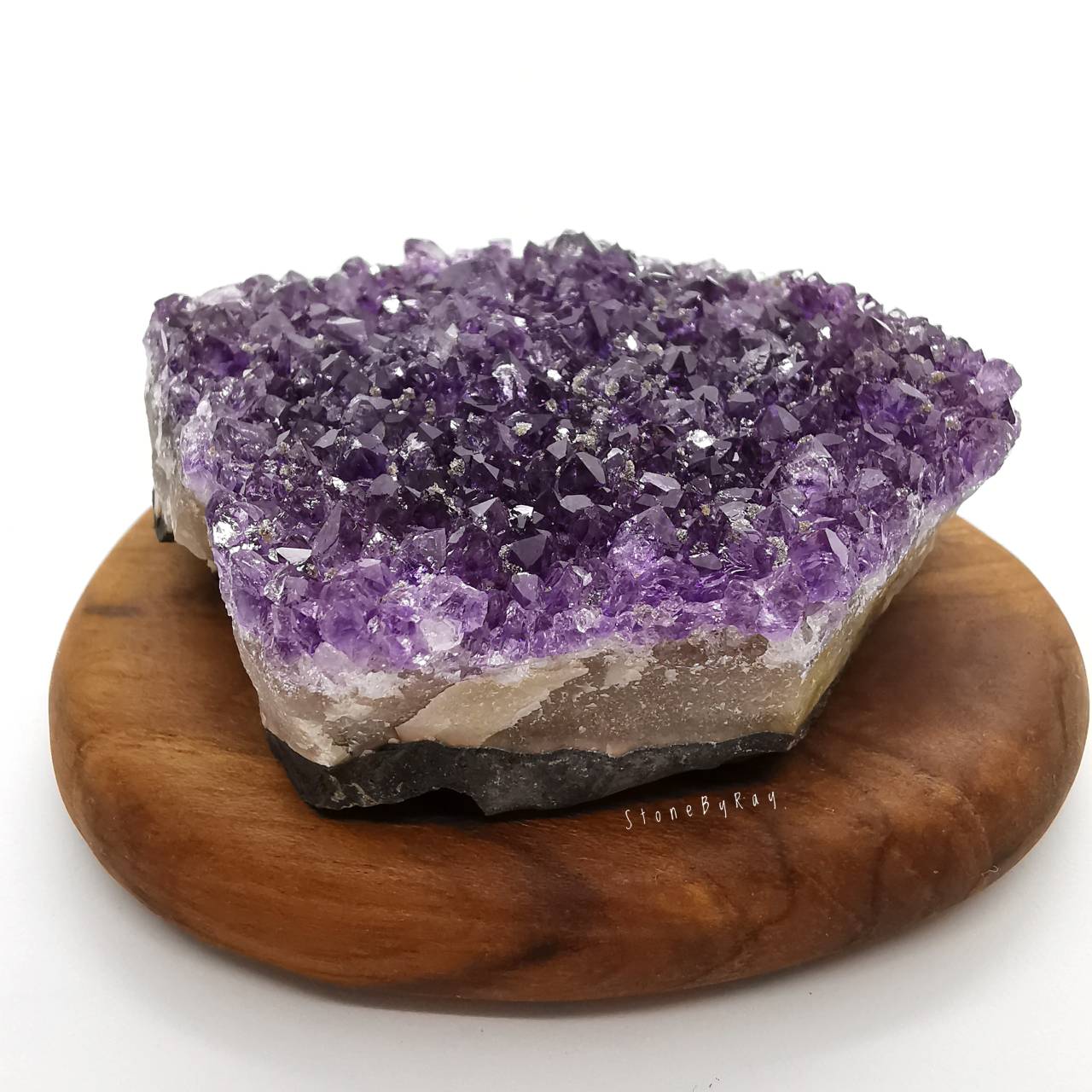 หินอเมทิสต์ผลึกธรรมชาติ Amethyst