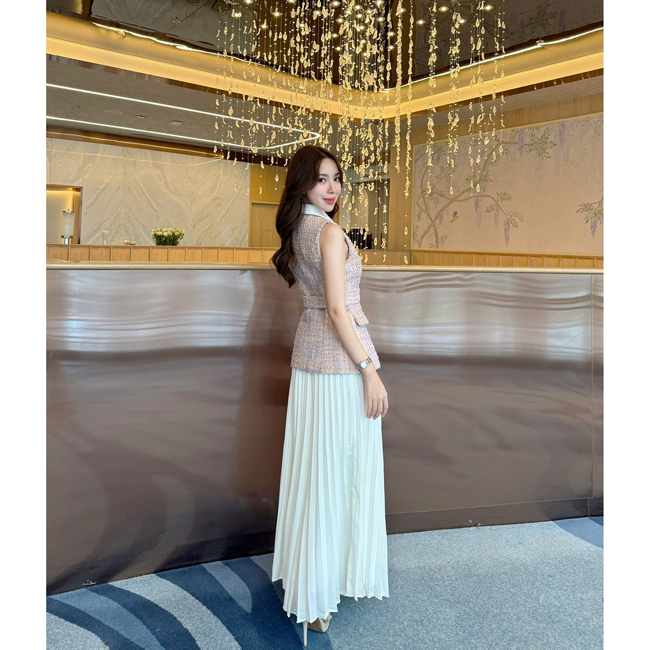 kudapy ชุดเซ็ททวิตปกขาวมาพร้อมกระโปรงยาว แถมฟรีเข็มขัด เสื้อใช้ผ้าทวิตทอพิเศษ มีซับในเป็นผ้าซาติน